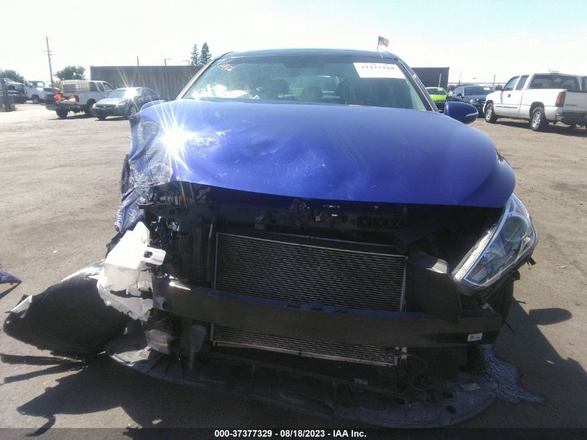 2020 HYUNDAI ELANTRA GT - KMHH35LE5LU126944
