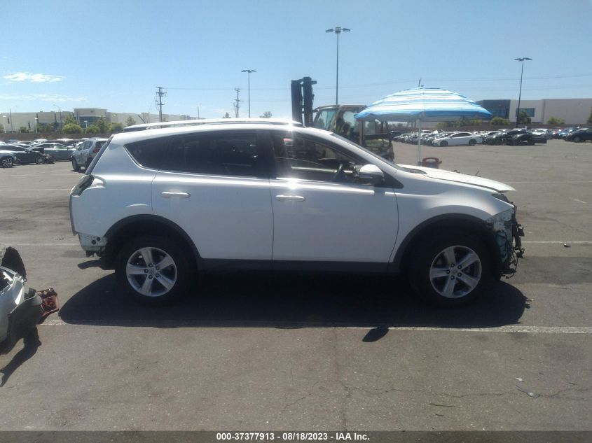 2014 TOYOTA RAV4 XLE - JTMWFREV4EJ007875