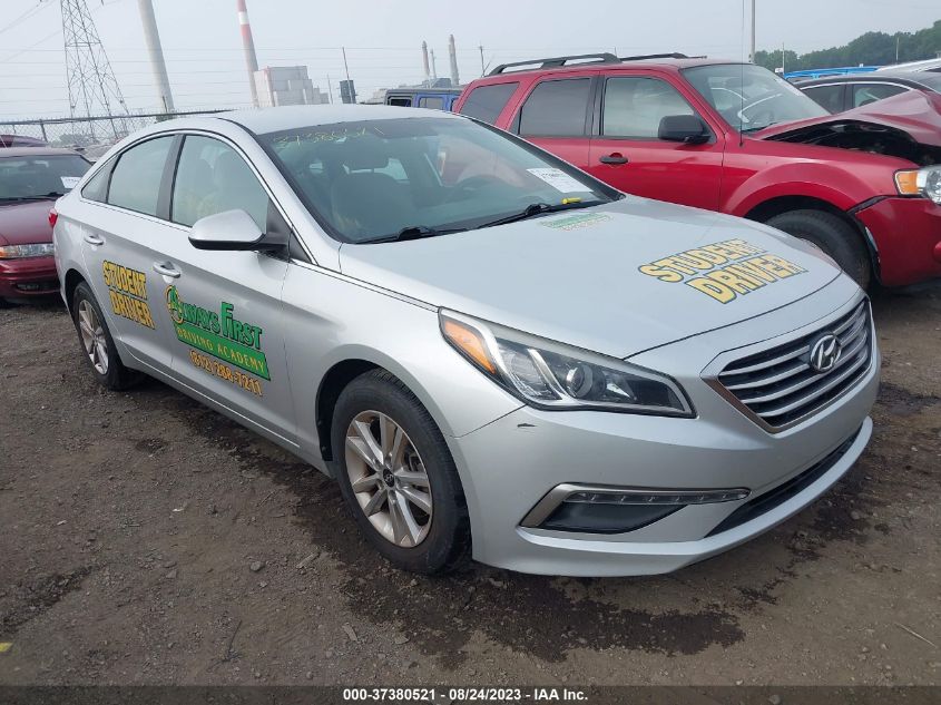 2015 HYUNDAI SONATA 2.4L SE - 5NPE24AF3FH016361