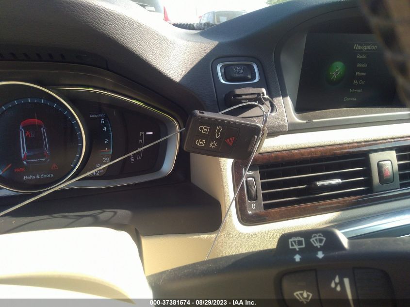 2016 VOLVO XC70 T5 DRIVE-E PREMIER - YV440MBKXG1268479