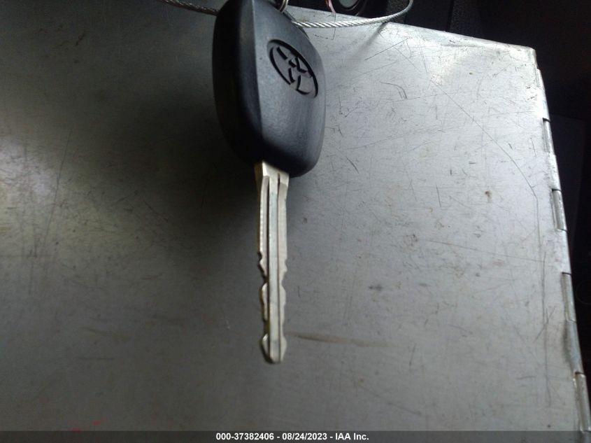 2017 TOYOTA RAV4 LE - JTMZFREV3HJ705251