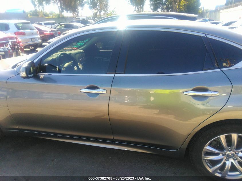 2018 INFINITI Q70 3.7 LUXE - JN1BY1AP3JM180431