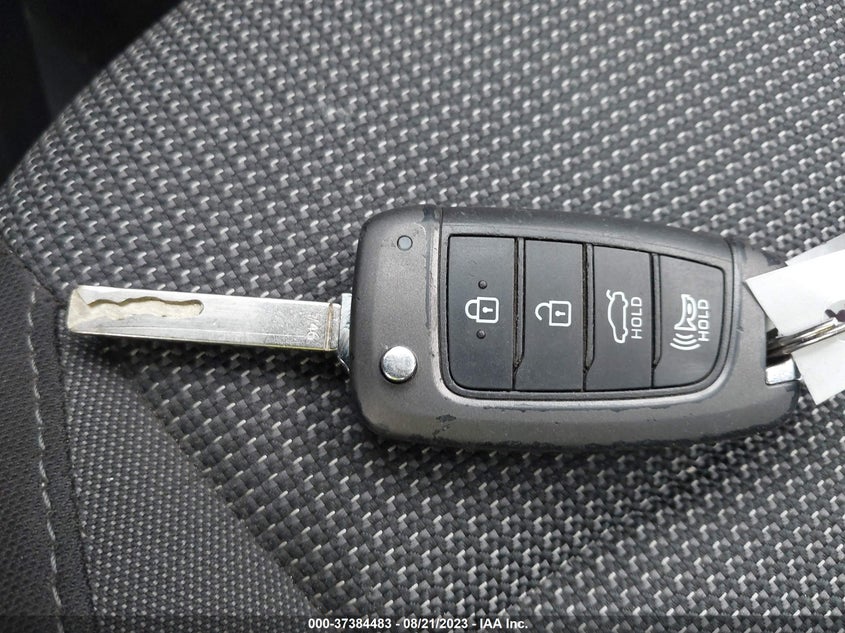 VIN 3KPC24A31KE085318 2019 HYUNDAI ACCENT SE