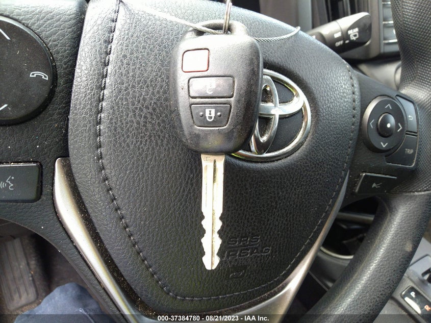 VIN 2T3ZFREV2JW467691 2018 TOYOTA RAV4 LE