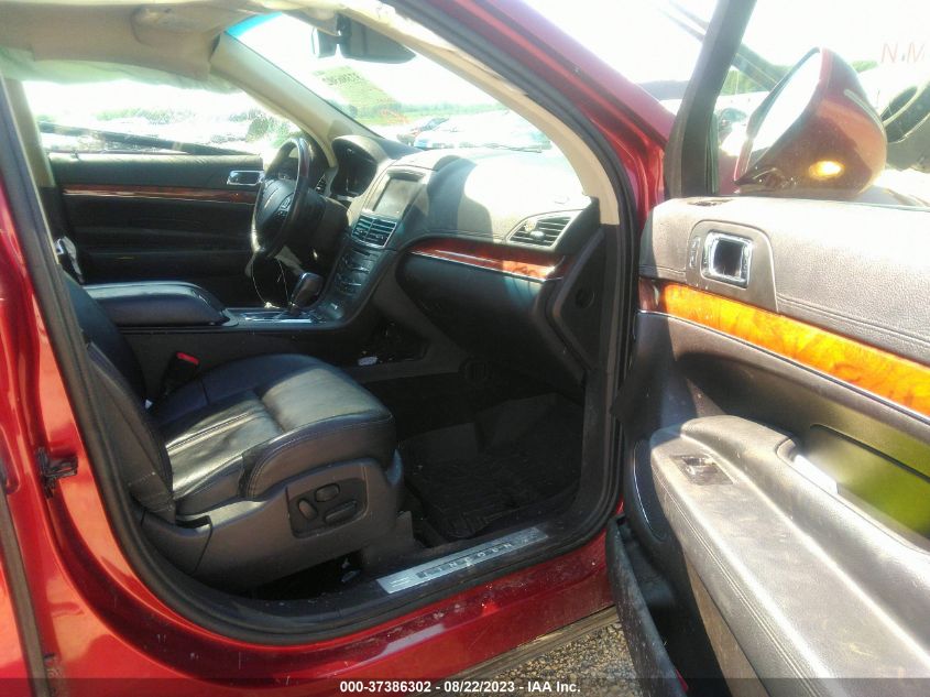 2014 LINCOLN MKT ECOBOOST - 2LMHJ5AT7EBL58692