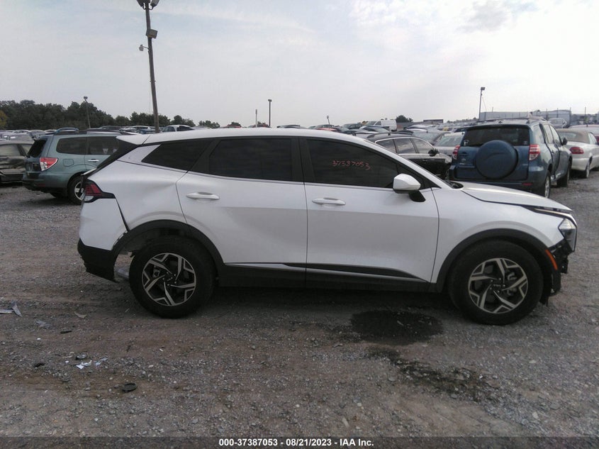 VIN: KNDPU3AF9P7033670 2023 KIA SPORTAGE LX