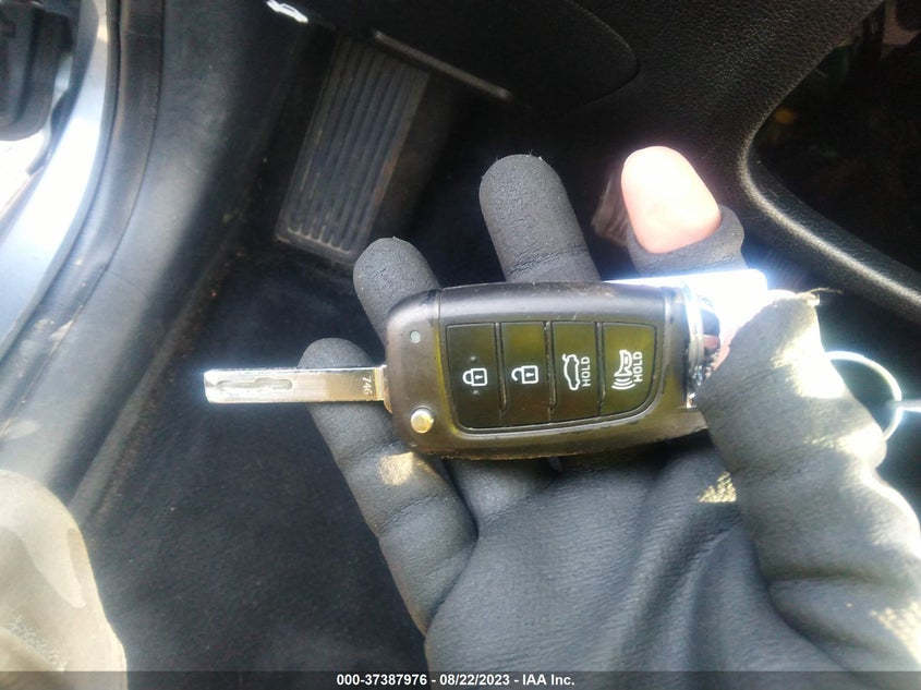 VIN 3KPC24A33KE045175 2019 HYUNDAI ACCENT SE
