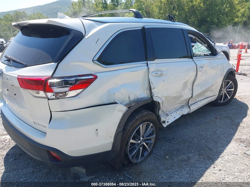 VIN 5TDJZRFH5JS556461 2018 TOYOTA HIGHLANDER SE/XLE