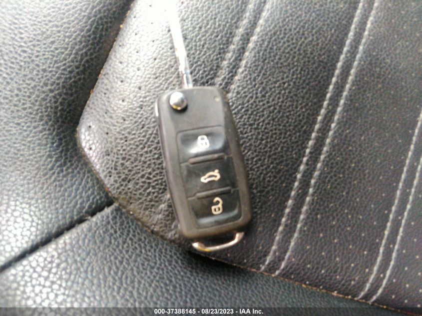 2013 VOLKSWAGEN GLI AUTOBAHN W/NAV 3VW567AJ5DM232162