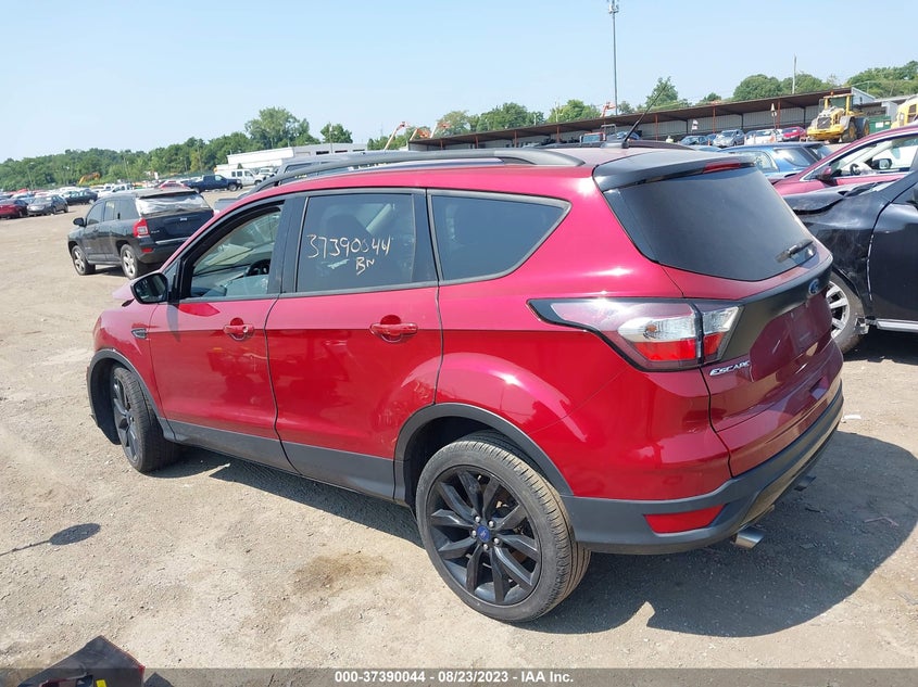 VIN 1FMCU0GDXJUC57134 2018 FORD ESCAPE SE