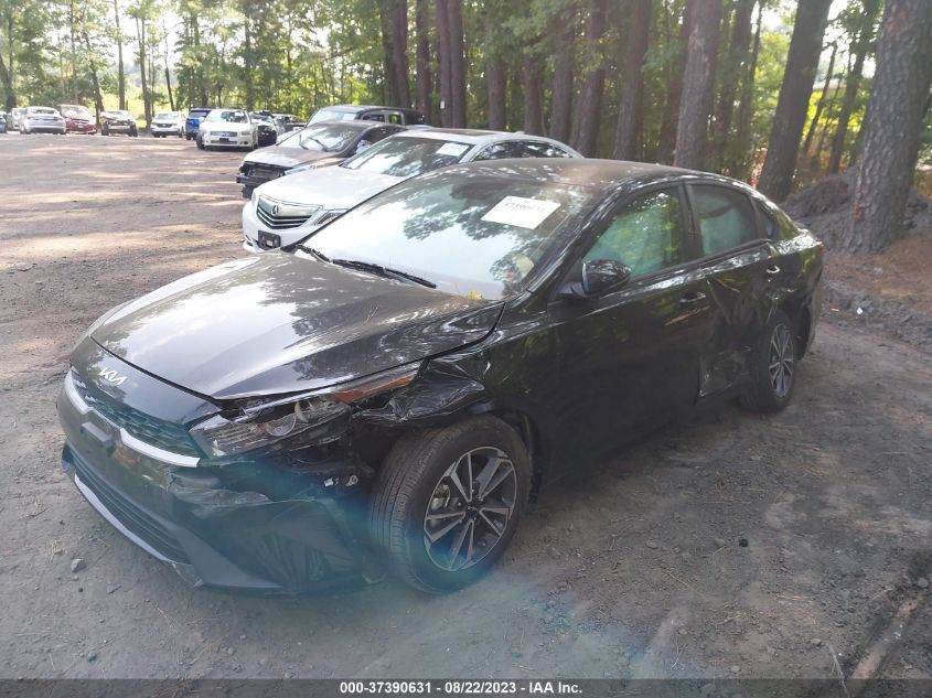 3KPF24AD7NE495616 Kia Forte LXS 2