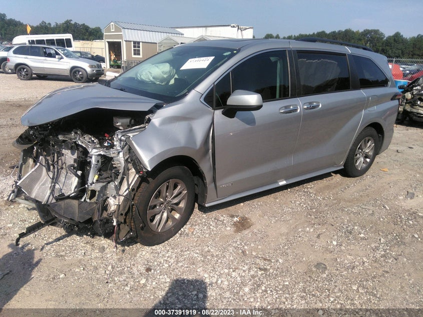 VIN 5TDYRKEC1MS053817 2021 TOYOTA SIENNA XLE