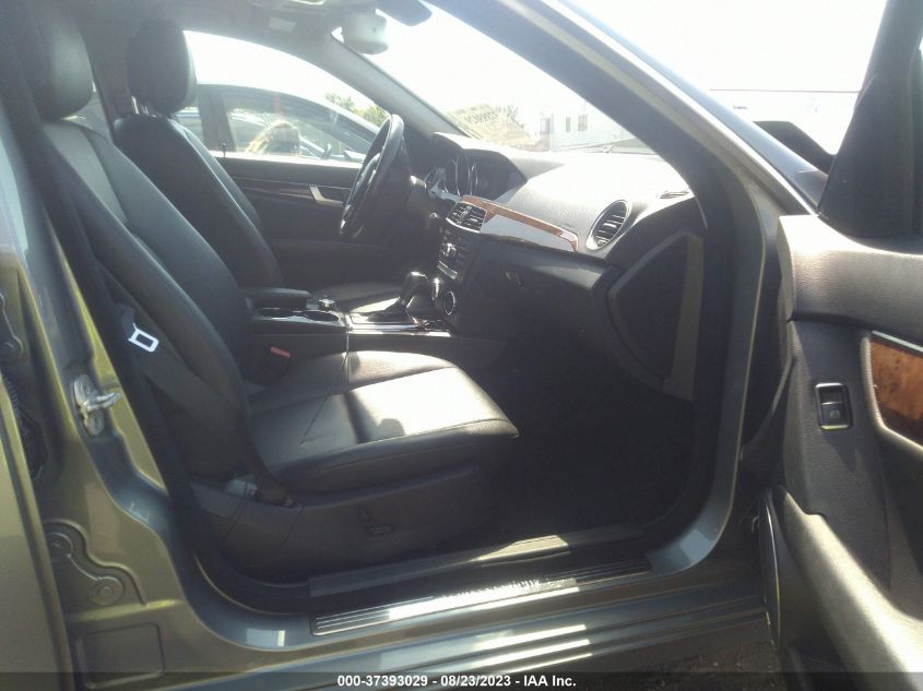 2013 MERCEDES-BENZ C-CLASS C 300 - WDDGF8AB9DF975438