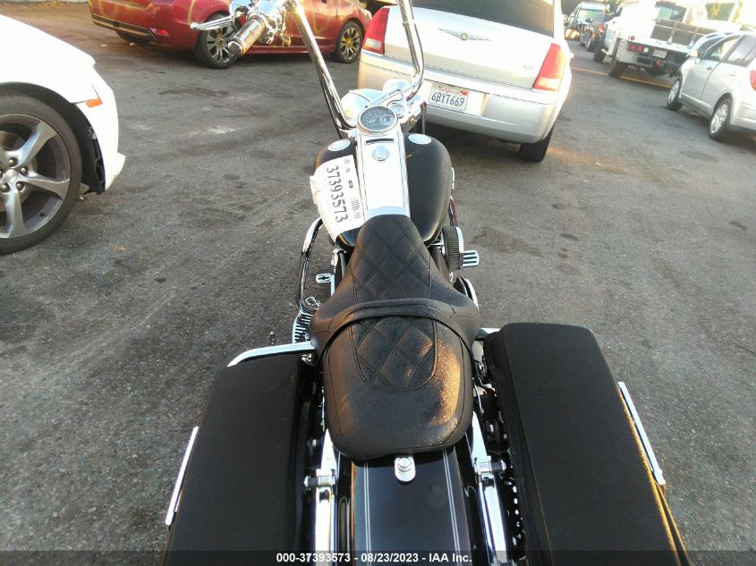 2012 HARLEY-DAVIDSON FLHRC ROAD KING CLASSIC 1HD1FRM35CB682263