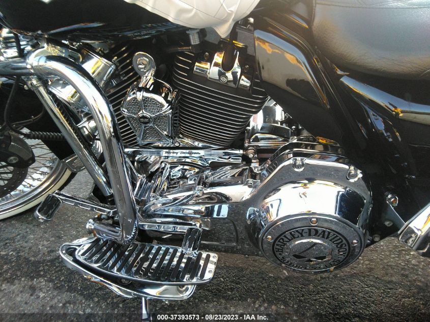 2012 HARLEY-DAVIDSON FLHRC ROAD KING CLASSIC 1HD1FRM35CB682263