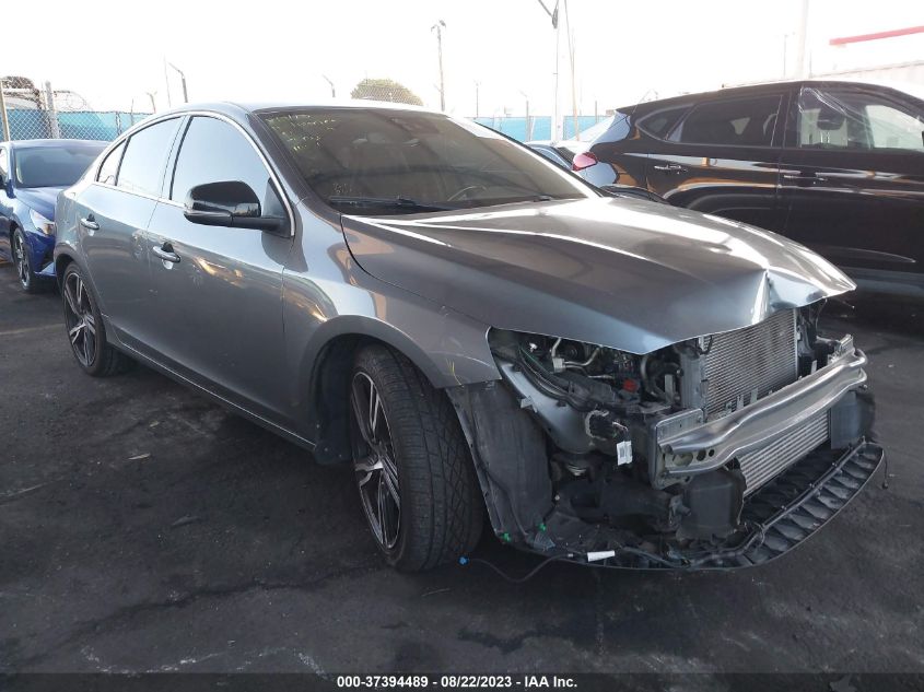 2017 VOLVO S60 R-DESIGN PLATINUM - YV149MTS9H2439994