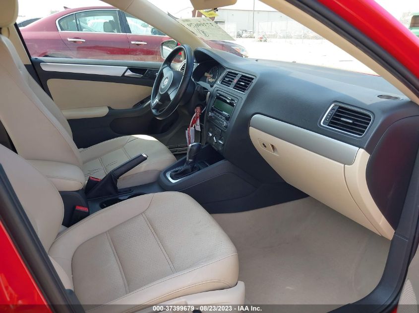 2013 VOLKSWAGEN JETTA SEDAN SE - 3VWDX7AJ4DM377850