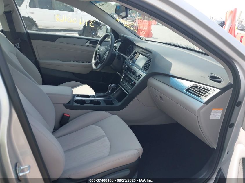 2017 HYUNDAI SONATA HYBRID SE - KMHE24L11HA050256