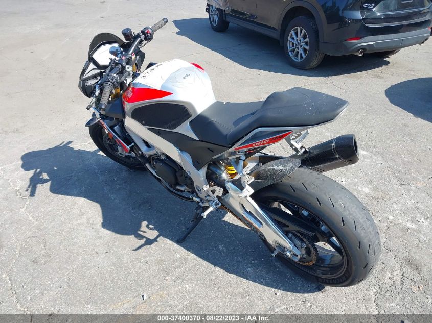 2018 APRILIA RSV 1000 R - ZD4KGU006JS000753