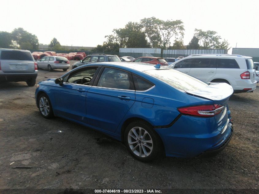 3FA6P0LUXLR235519 Ford Fusion SE 3