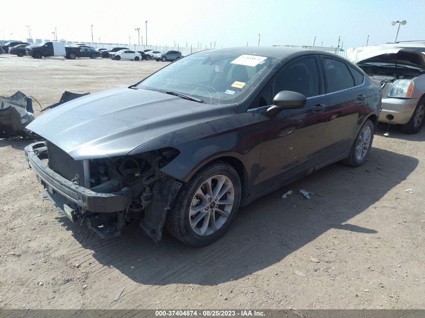 3FA6P0HD0LR260938 Ford Fusion SE 2