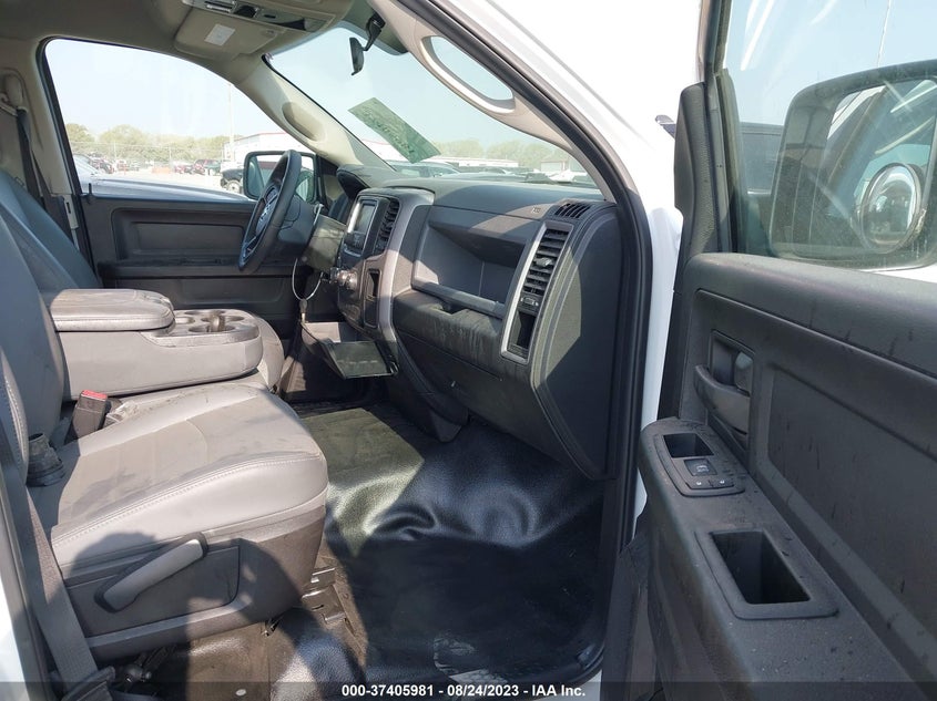 VIN 1C6RR6FG5KS677404 2019 RAM 1500 CLASSIC TRADESMAN