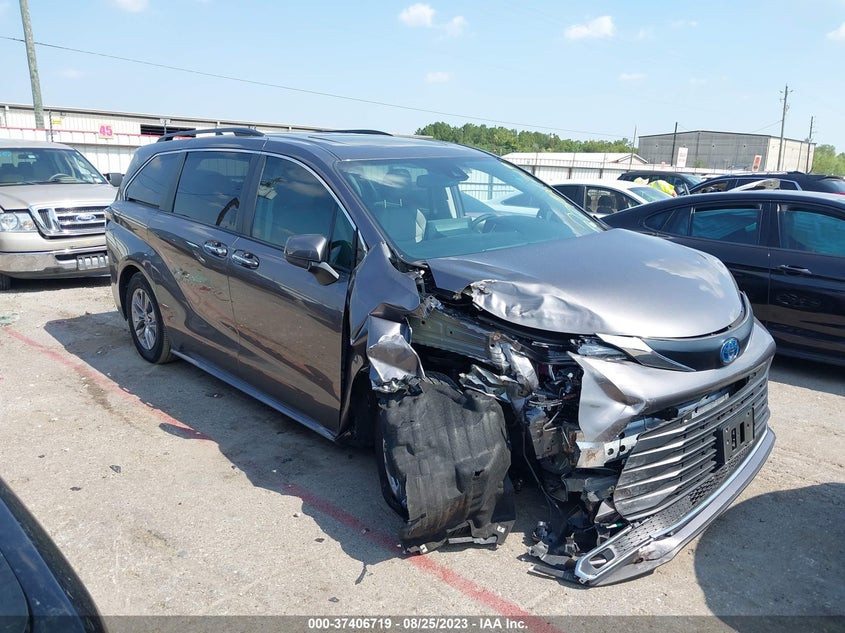 TOYOTA SIENNA XLE 2022