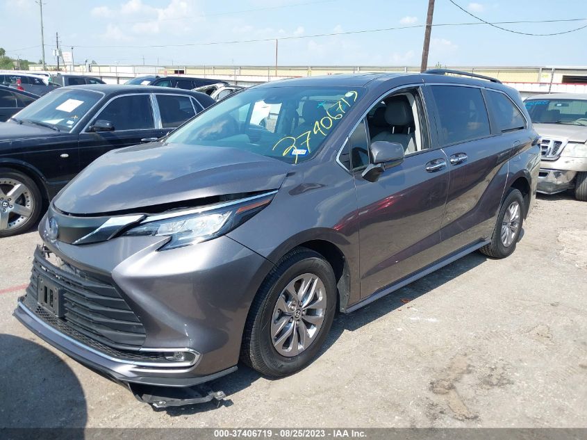 VIN 5TDYRKEC2NS136352 2022 TOYOTA SIENNA XLE