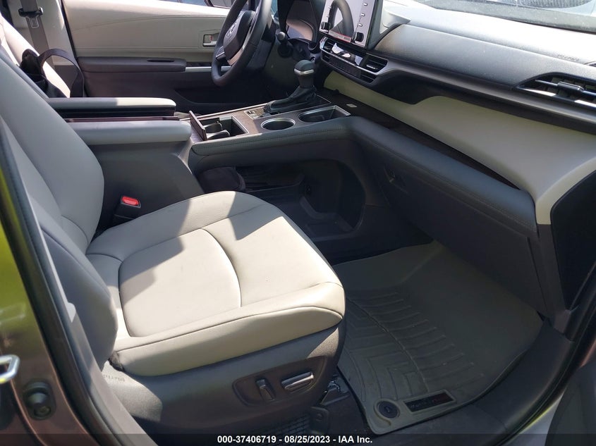 VIN 5TDYRKEC2NS136352 2022 TOYOTA SIENNA XLE
