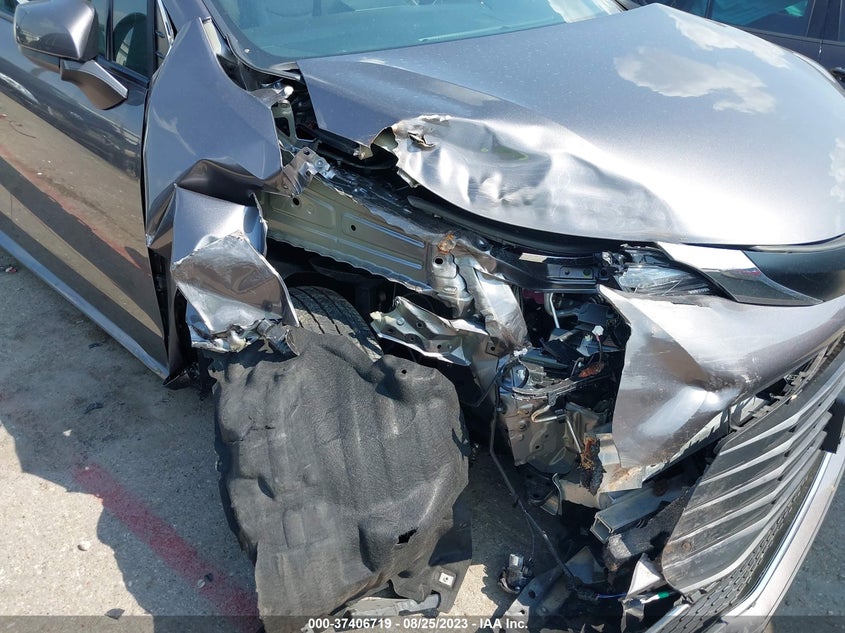 VIN 5TDYRKEC2NS136352 2022 TOYOTA SIENNA XLE