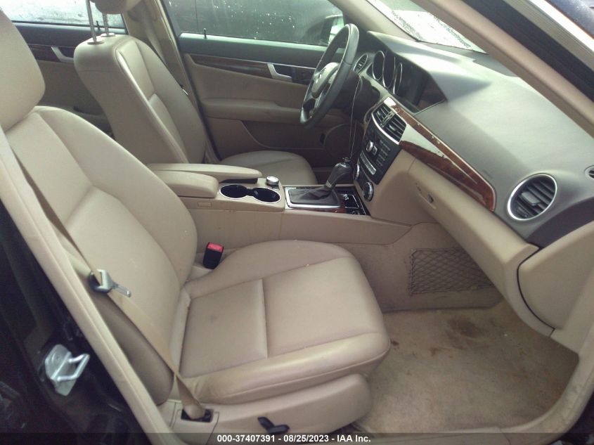 2013 MERCEDES-BENZ C-CLASS C 250 - WDDGF4HB3DF965227