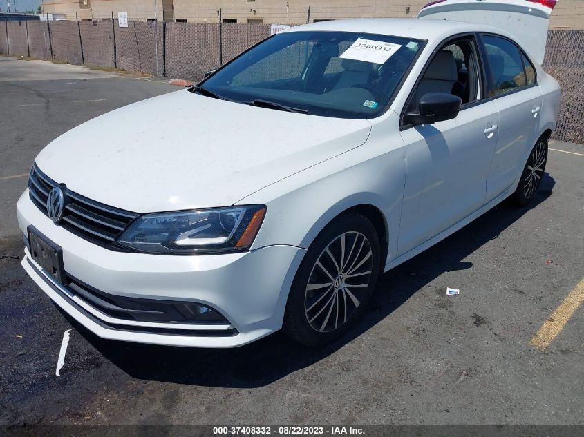 2015 VOLKSWAGEN JETTA SEDAN 1.8T SPORT - 3VWD17AJ8FM346234