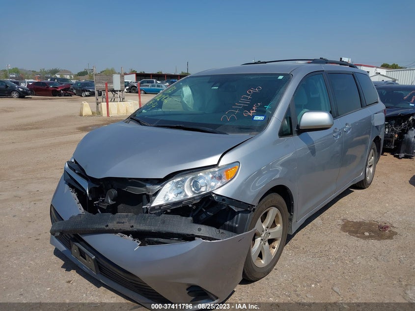 VIN 5TDKZ3DC6JS946560 2018 TOYOTA SIENNA LE