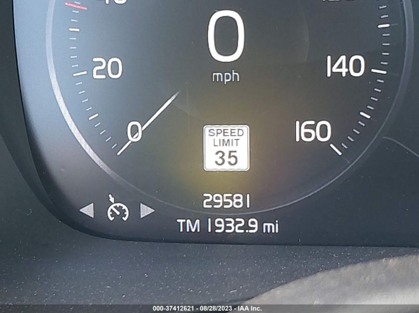 2020 VOLVO XC40 MOMENTUM YV4162UK5L2315652