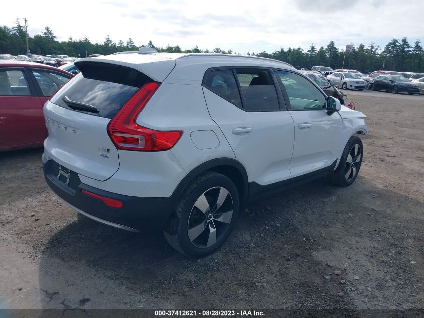 2020 VOLVO XC40 MOMENTUM YV4162UK5L2315652
