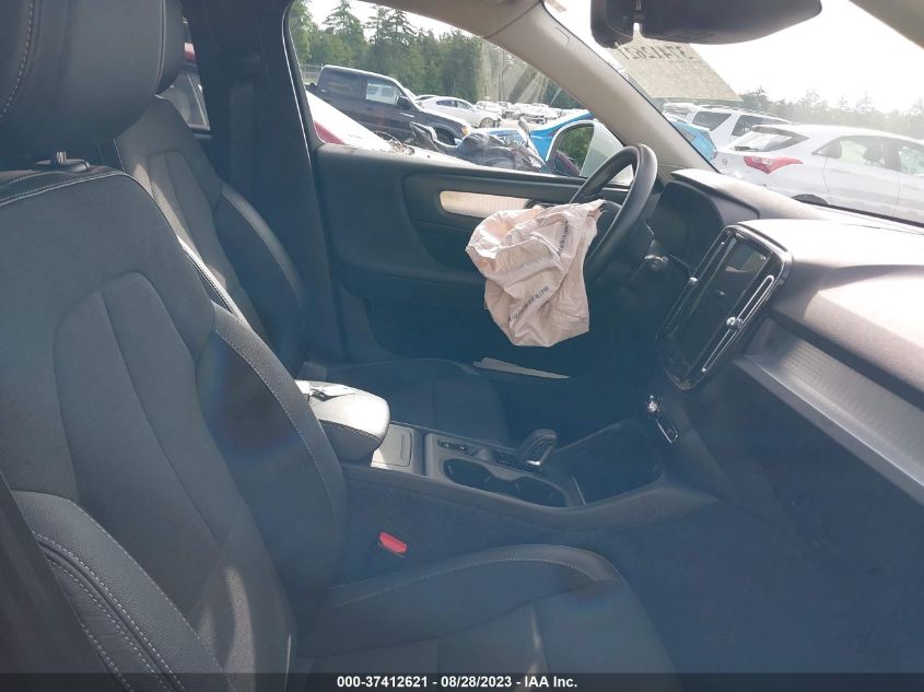 2020 VOLVO XC40 MOMENTUM YV4162UK5L2315652