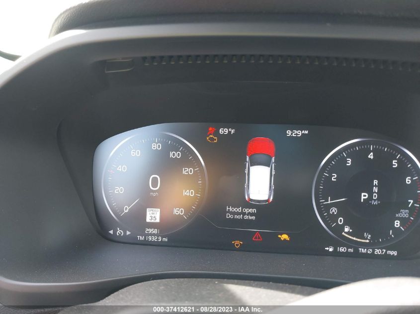 2020 VOLVO XC40 MOMENTUM YV4162UK5L2315652