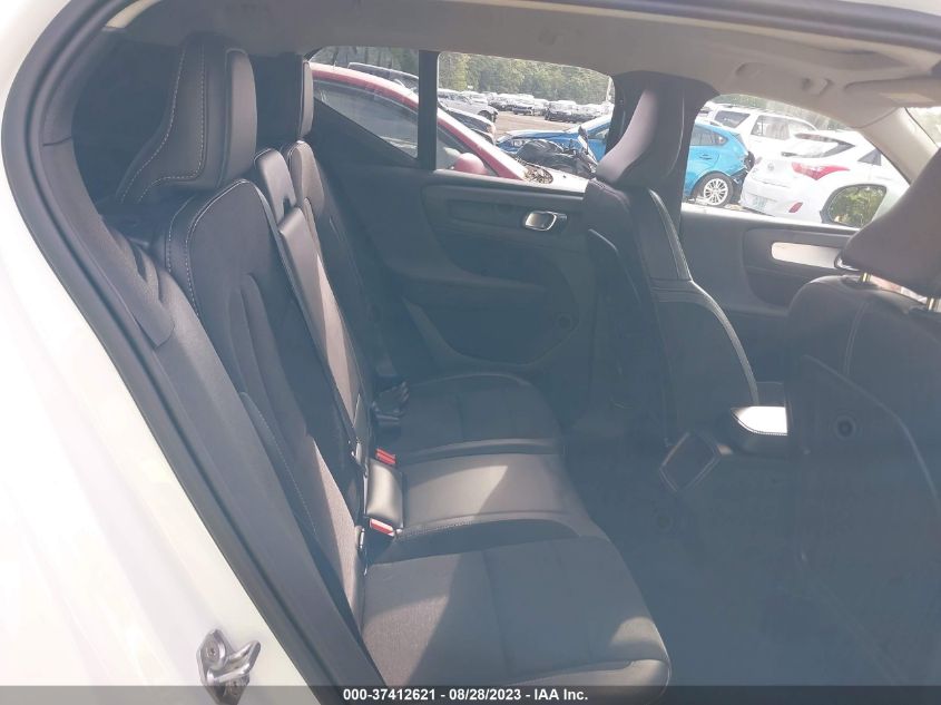 2020 VOLVO XC40 MOMENTUM YV4162UK5L2315652