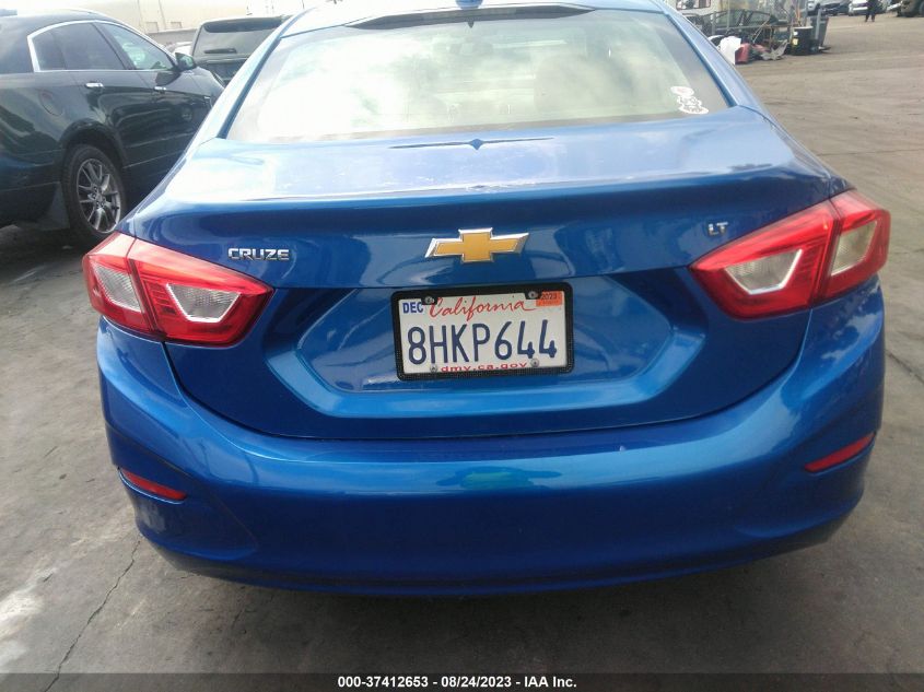 2018 CHEVROLET CRUZE LT - 1G1BE5SM0J7177012