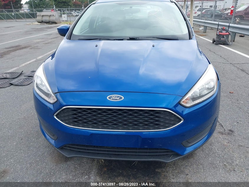 VIN 1FADP3FEXJL238090 2018 FORD FOCUS SE