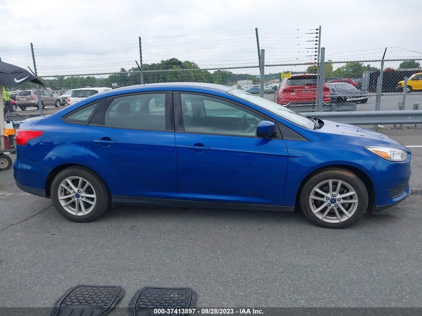 VIN 1FADP3FEXJL238090 2018 FORD FOCUS SE