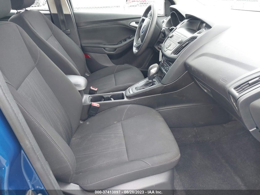 VIN 1FADP3FEXJL238090 2018 FORD FOCUS SE