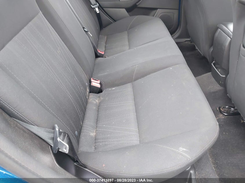 VIN 1FADP3FEXJL238090 2018 FORD FOCUS SE