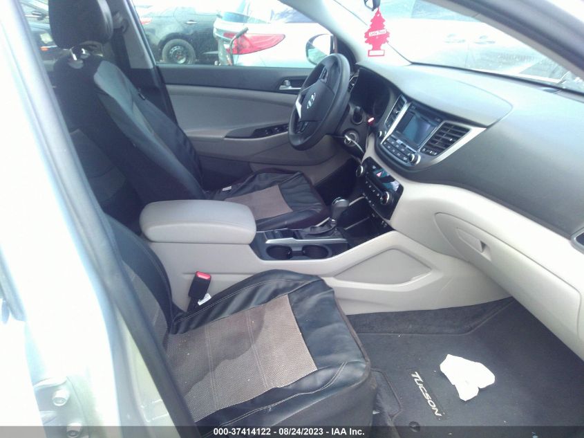 2017 HYUNDAI TUCSON SE - KM8J23A49HU570015