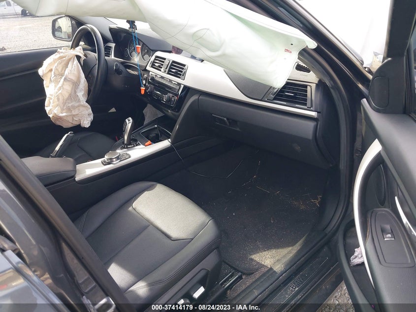 VIN WBA8A3C59JA492965 2018 BMW 3 SERIES 320I XDRIVE