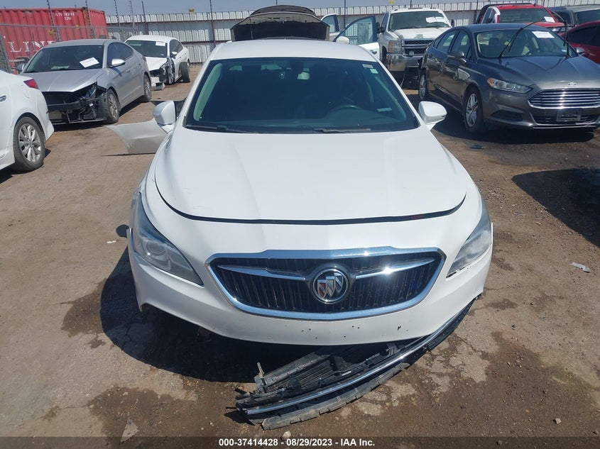 VIN 1G4ZP5SZ0JU128577 2018 BUICK LACROSSE ESSENCE