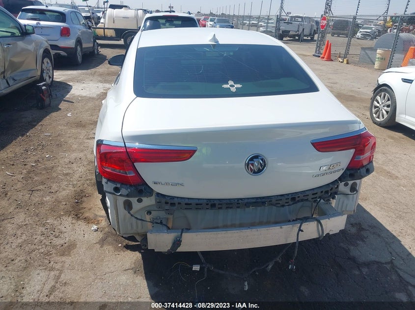 VIN 1G4ZP5SZ0JU128577 2018 BUICK LACROSSE ESSENCE