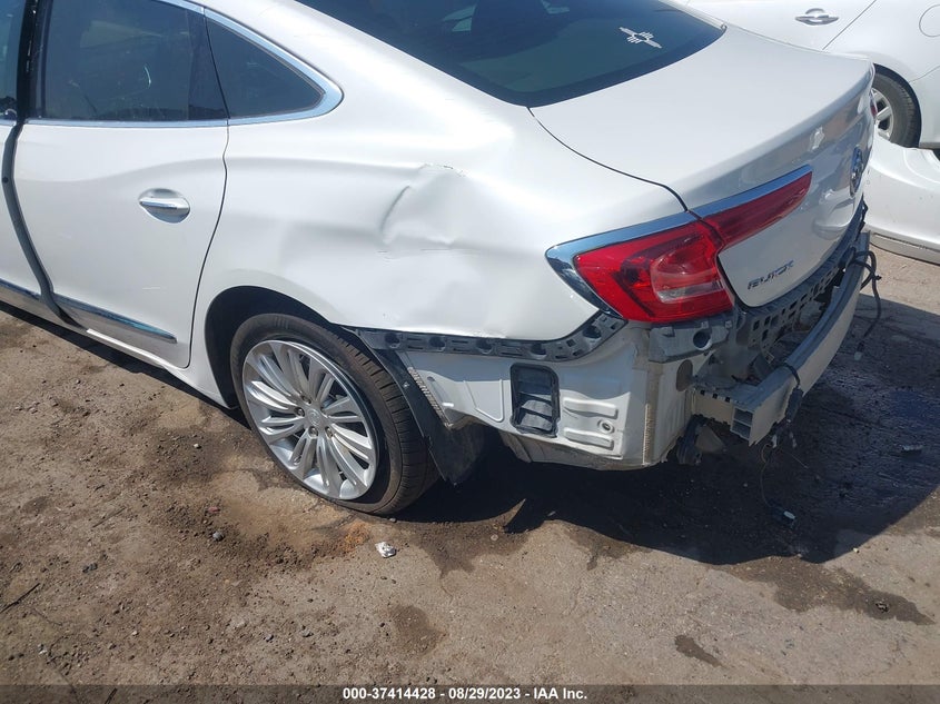 VIN 1G4ZP5SZ0JU128577 2018 BUICK LACROSSE ESSENCE