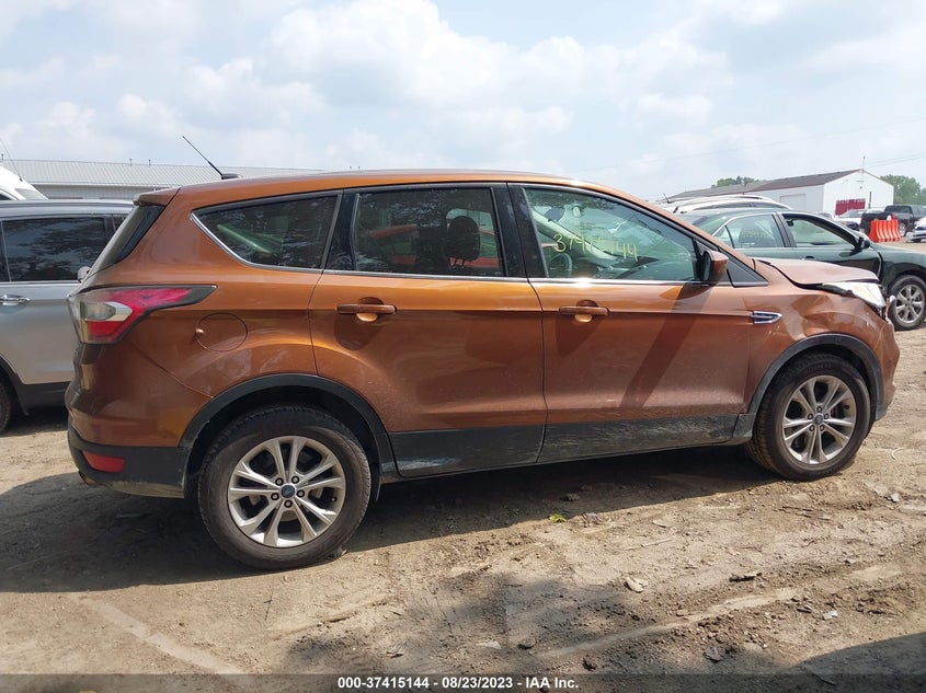 VIN 1FMCU9GD8HUA58985 2017 FORD ESCAPE SE