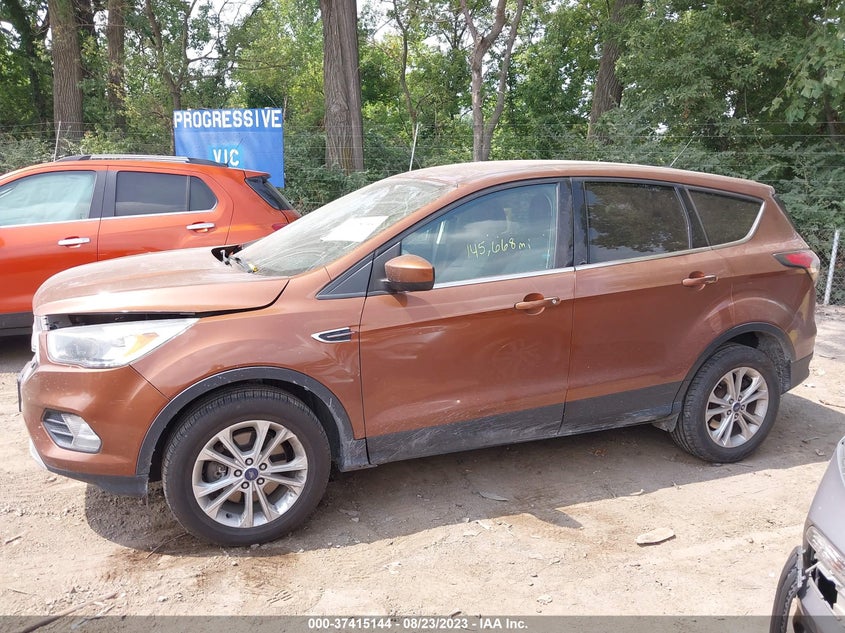 VIN 1FMCU9GD8HUA58985 2017 FORD ESCAPE SE